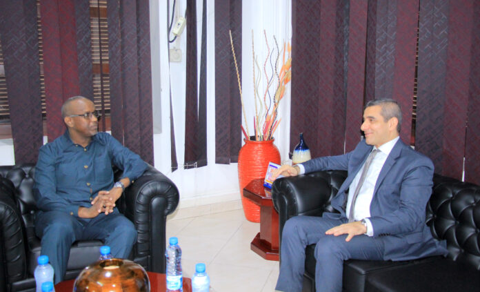 A-LA-DER-Le-Ministre-de-la-Communication-recoit-le-nouvel-Ambassadeur-dEgypte-2-696x423 (1)